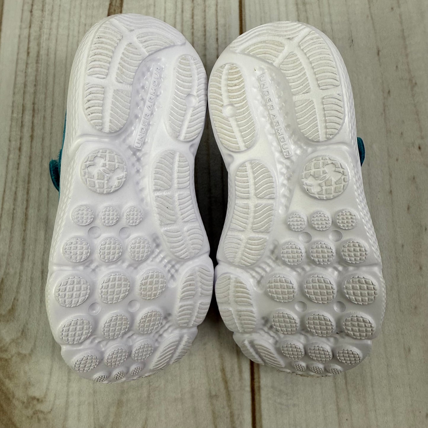 under armour assert 10 tennis shoes 8C