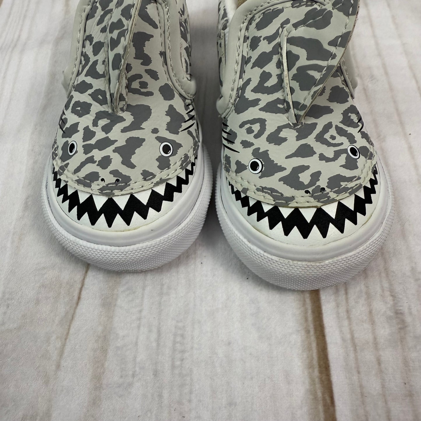 vans slip-on v shark shoes 4C