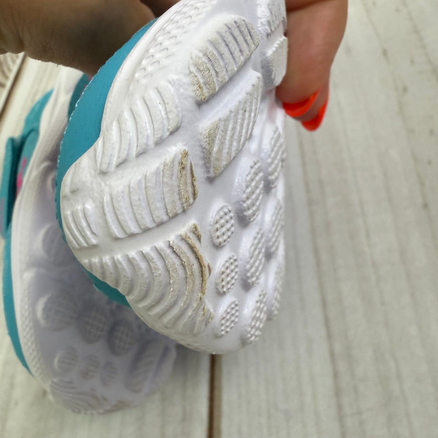 under armour assert 10 tennis shoes 8C