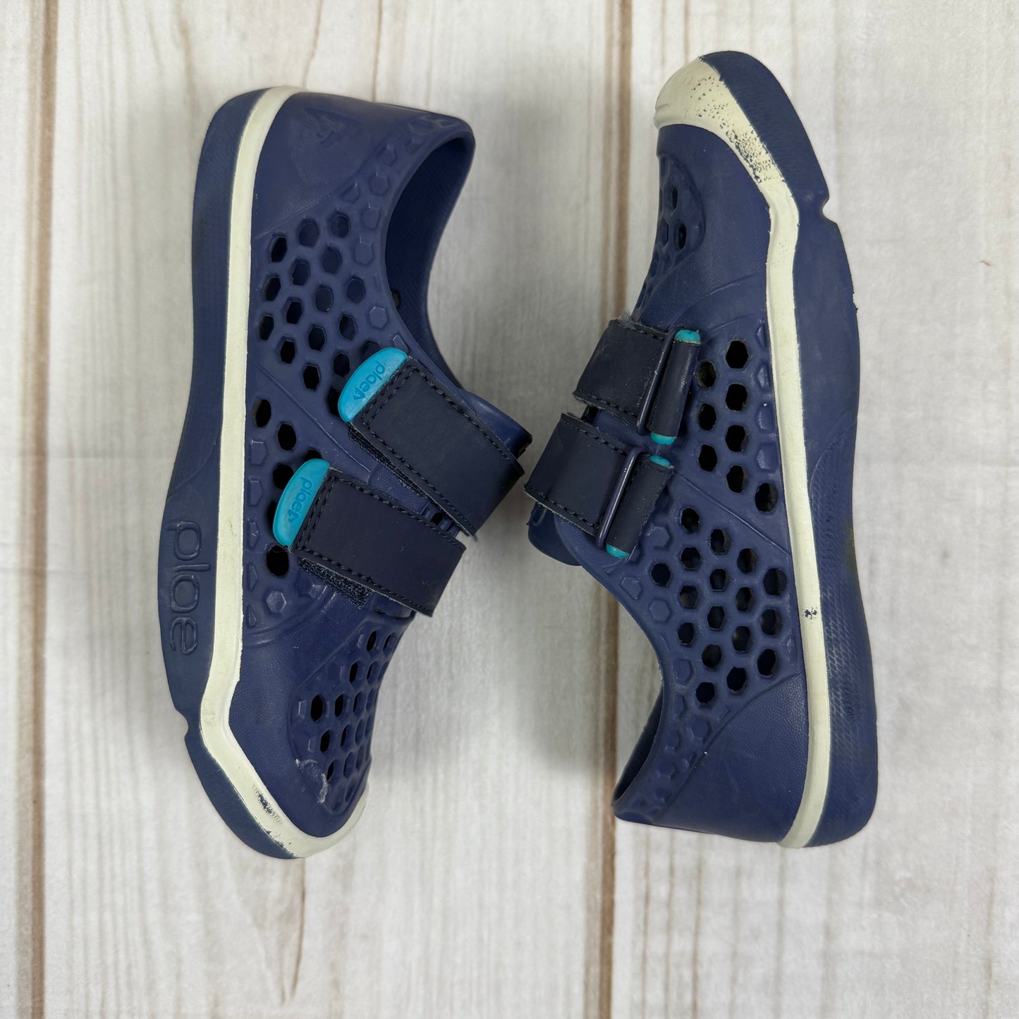 plae mimo water shoes 12C