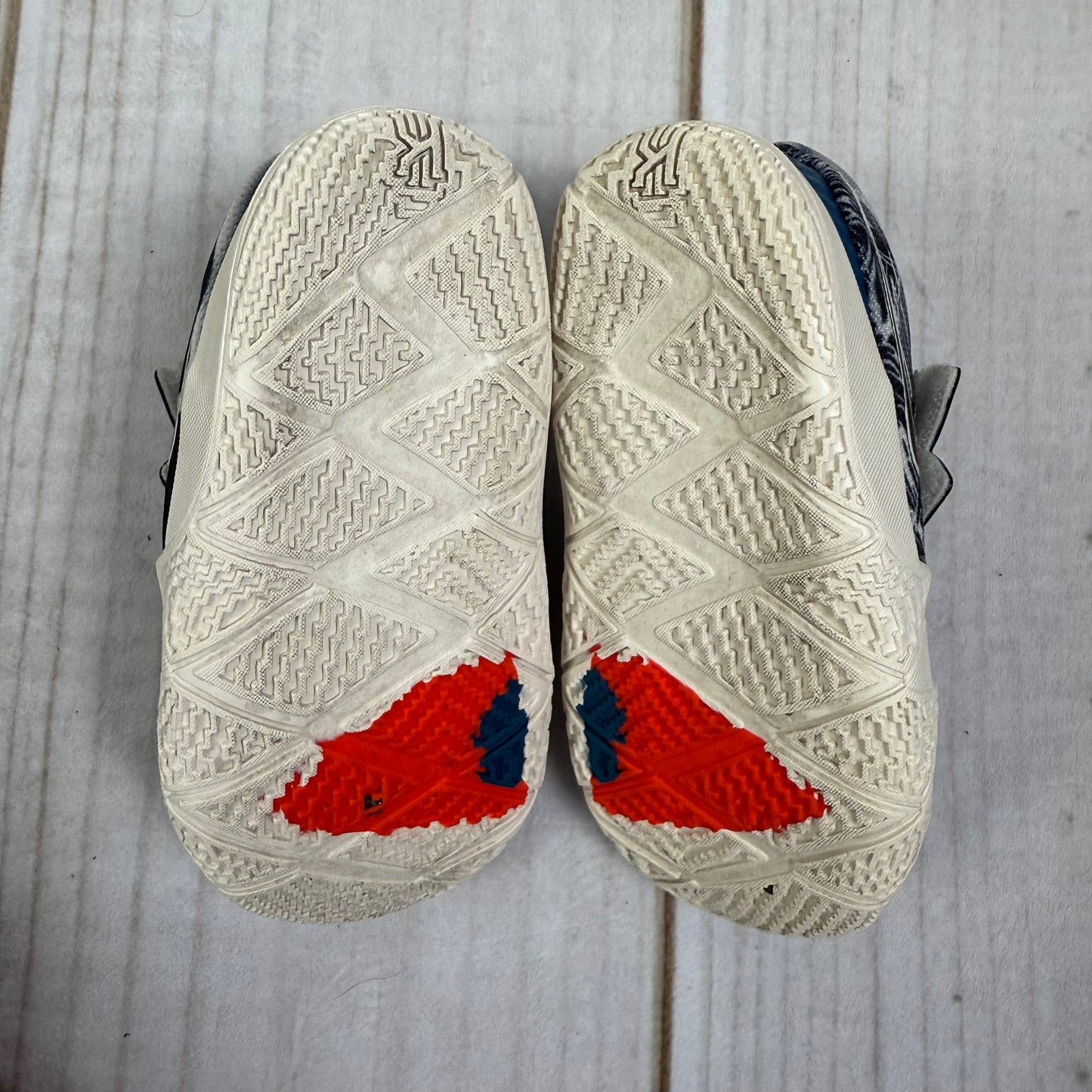 nike kybrid shoes 7C