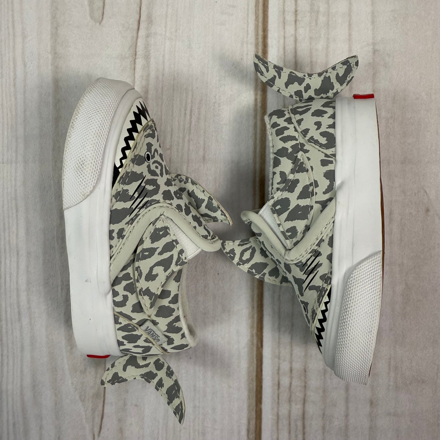 vans slip-on v shark shoes 4C