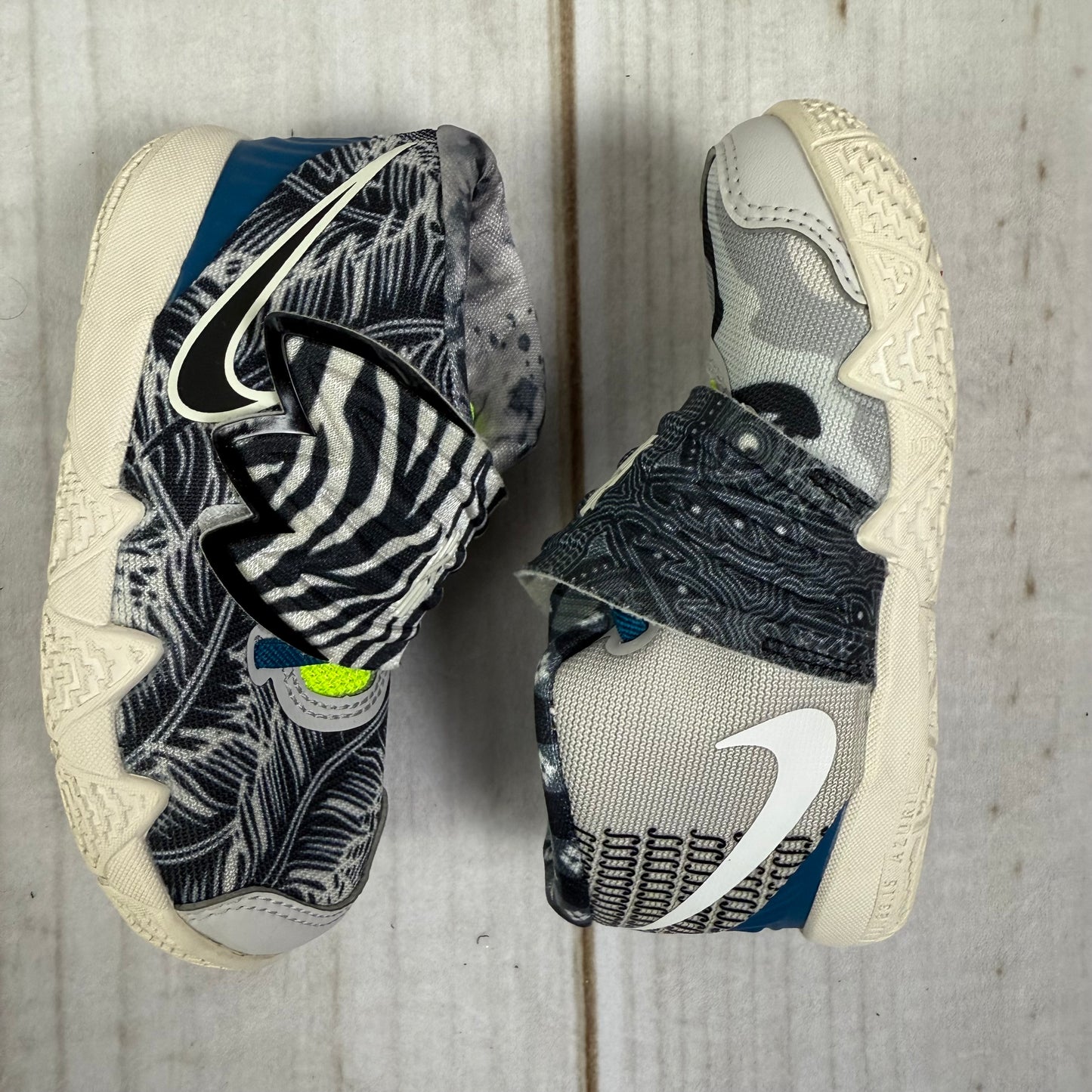 nike kybrid shoes 7C