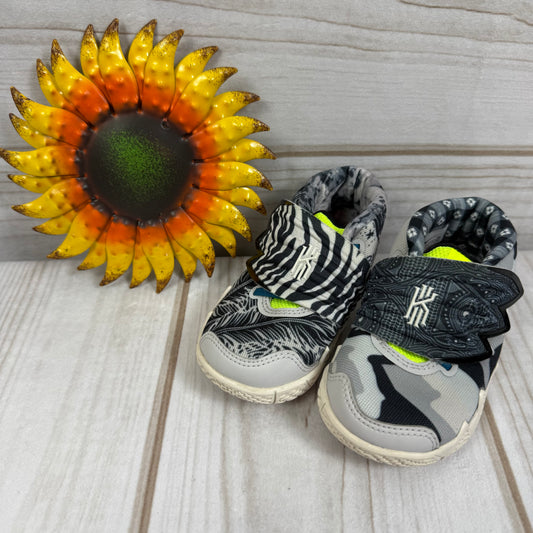 nike kybrid shoes 7C