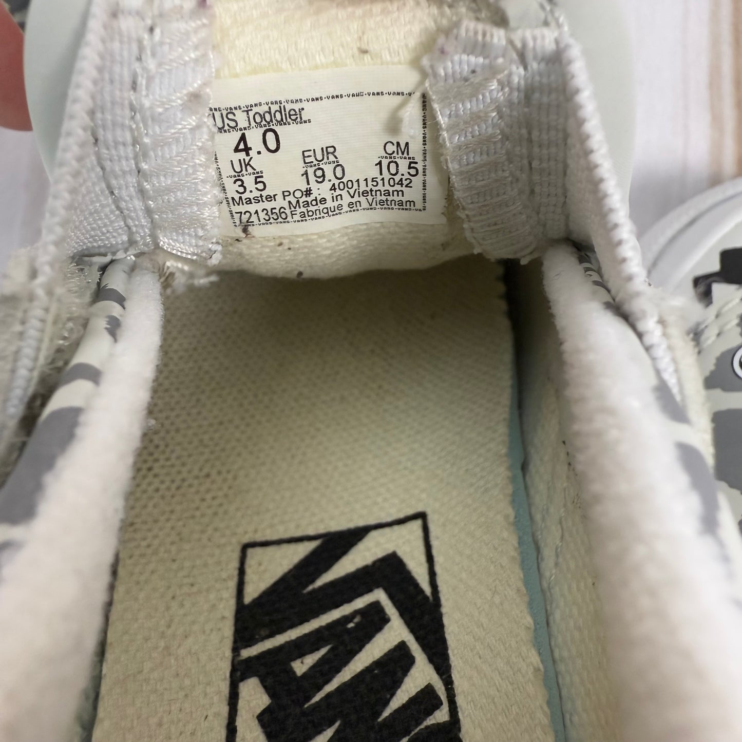 vans slip-on v shark shoes 4C
