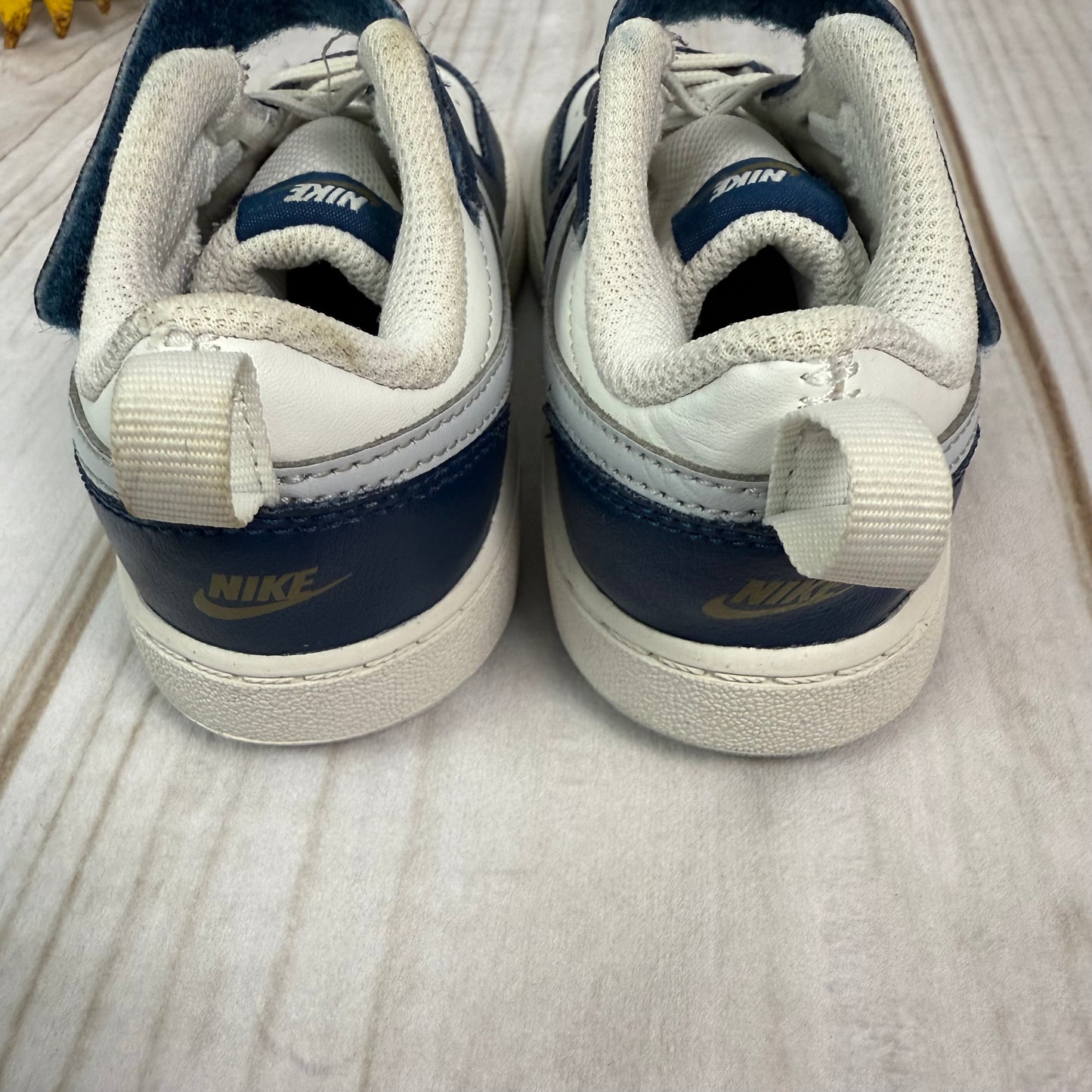 nike court borough low 9C