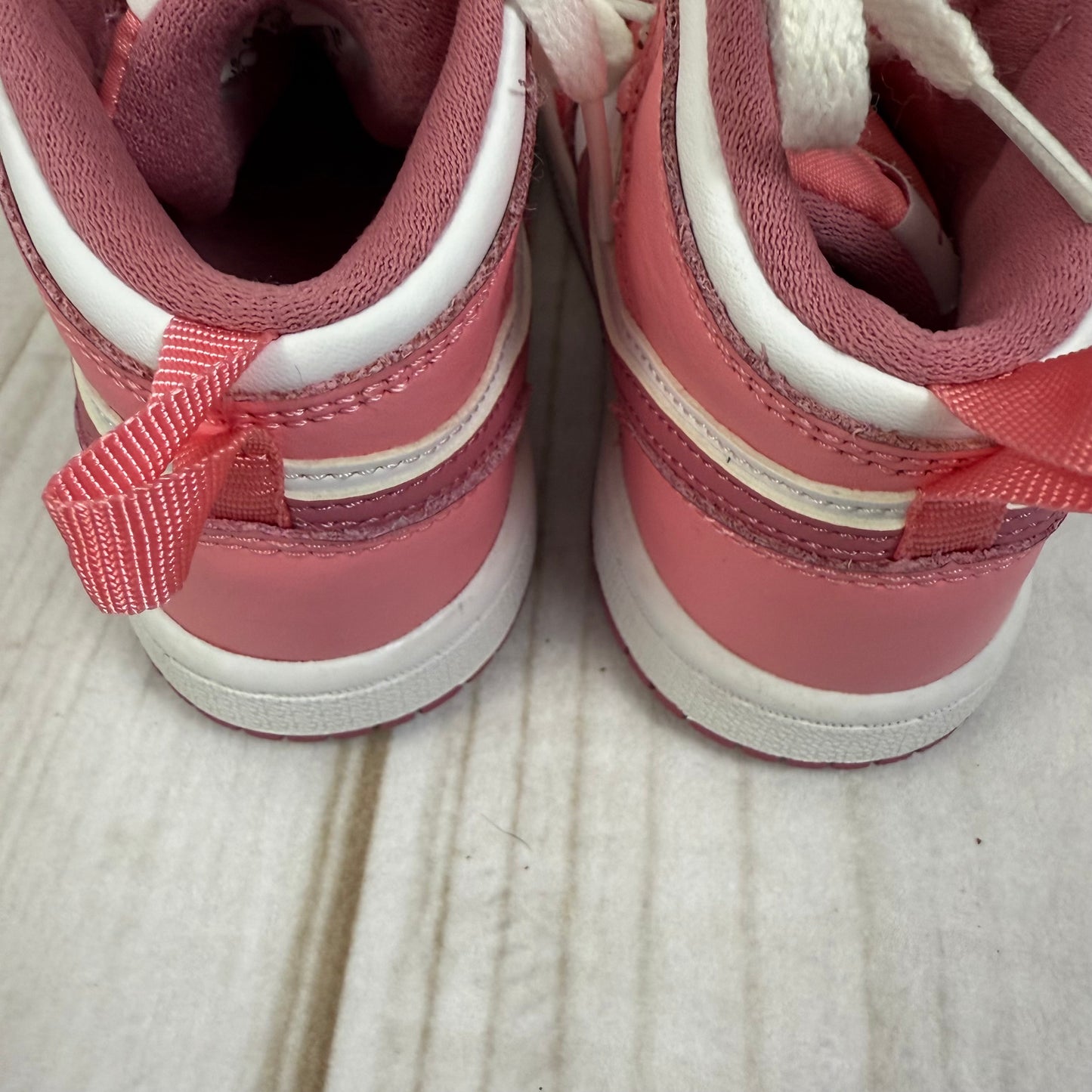 nike air jordan 1 retro mid valentine's day 9C