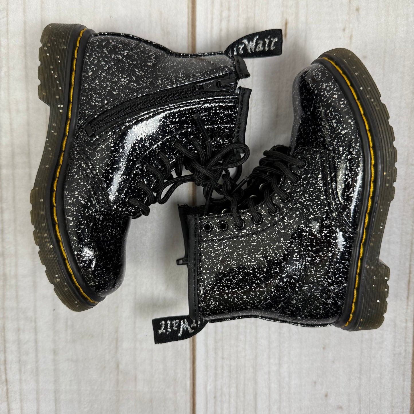 dr. martens 1460 glitter ankle boot 8C