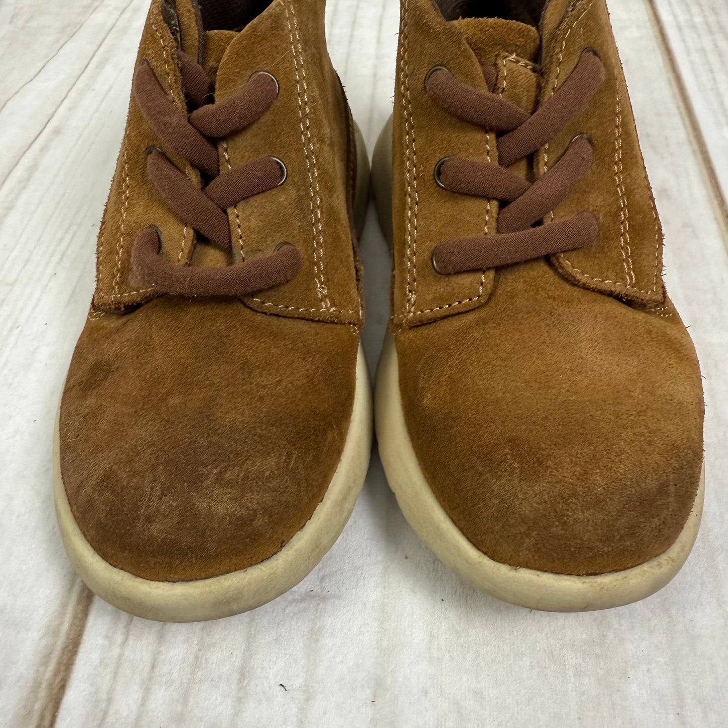 ugg canoe chukka shoes 8C