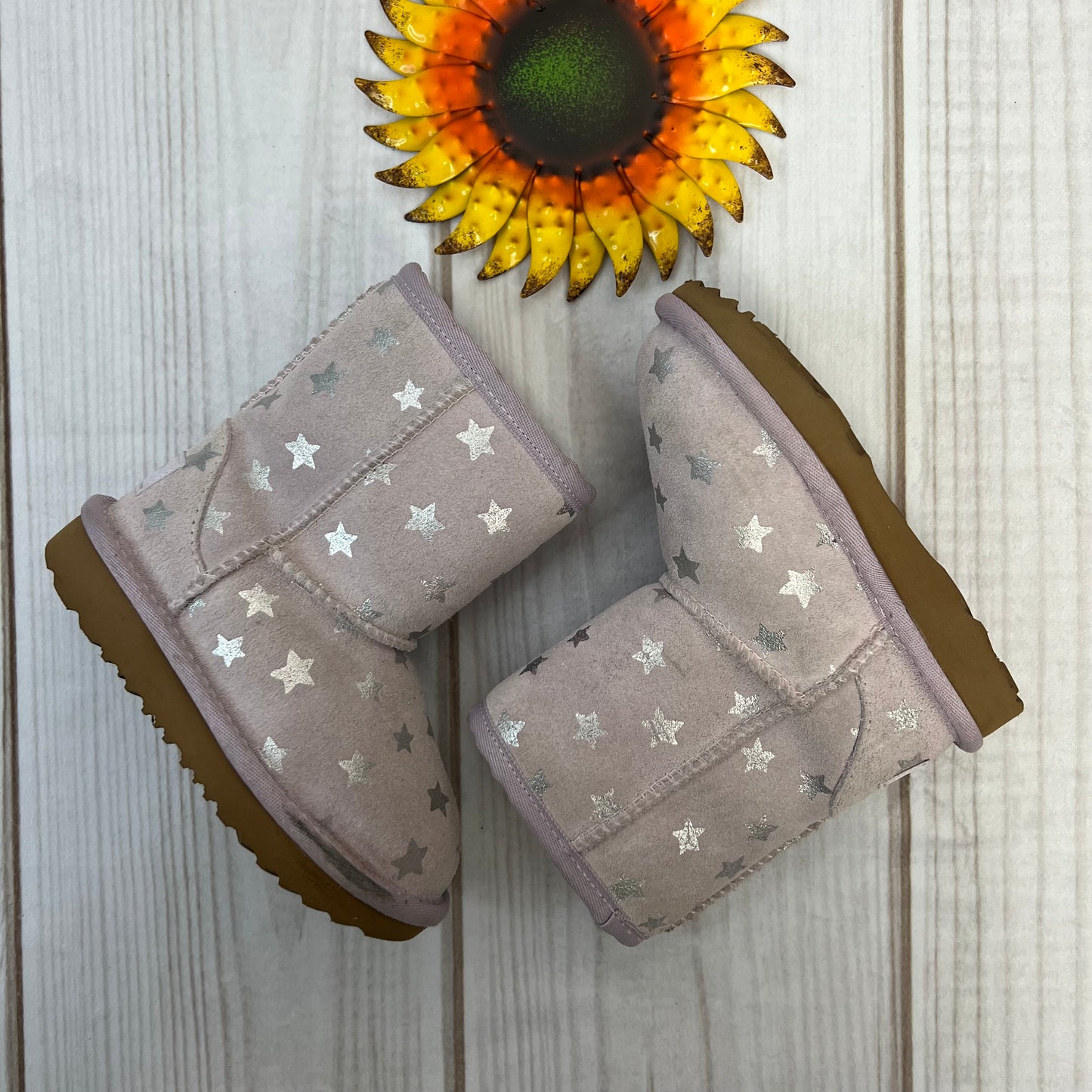 ugg boots lilac stars 8C