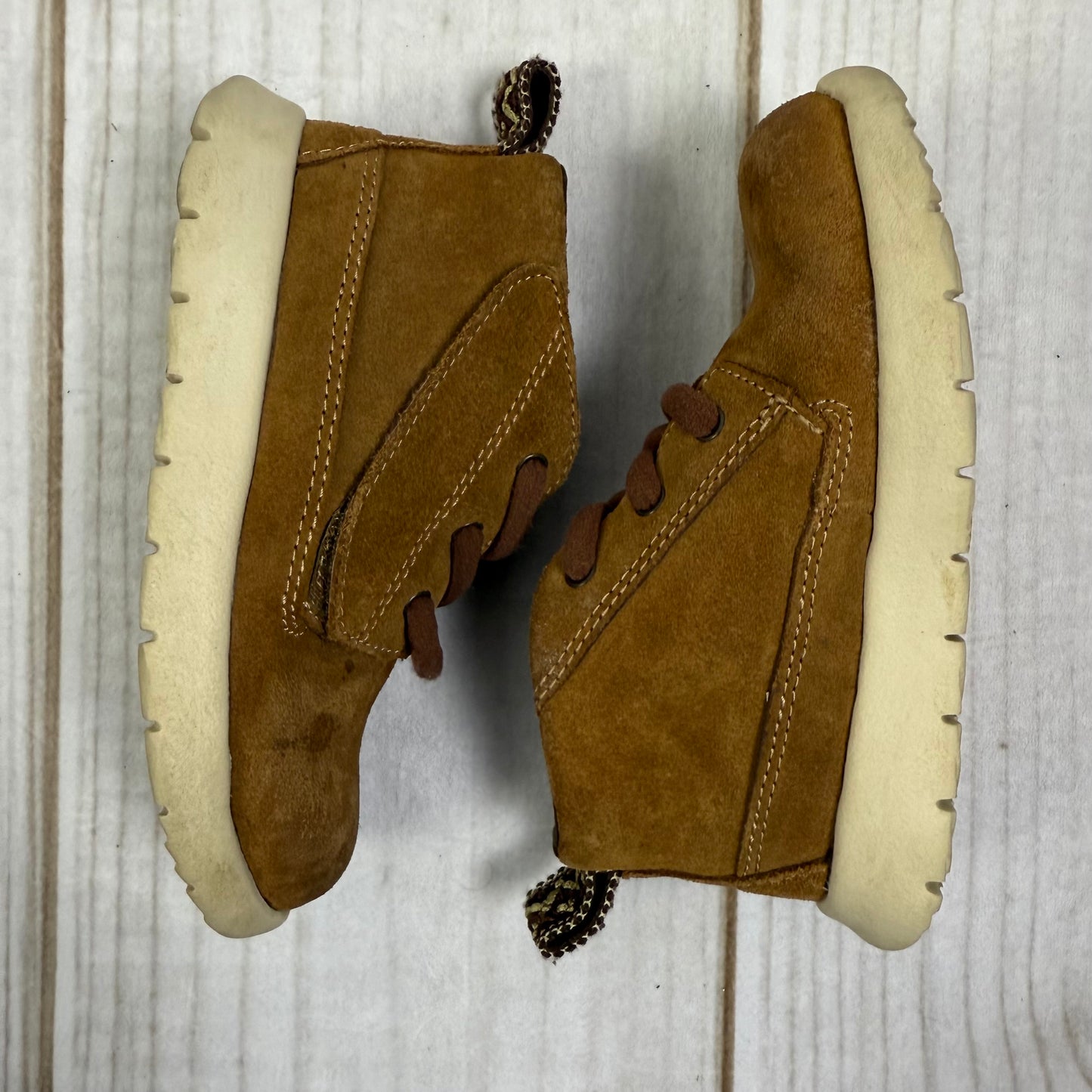 ugg canoe chukka shoes 8C