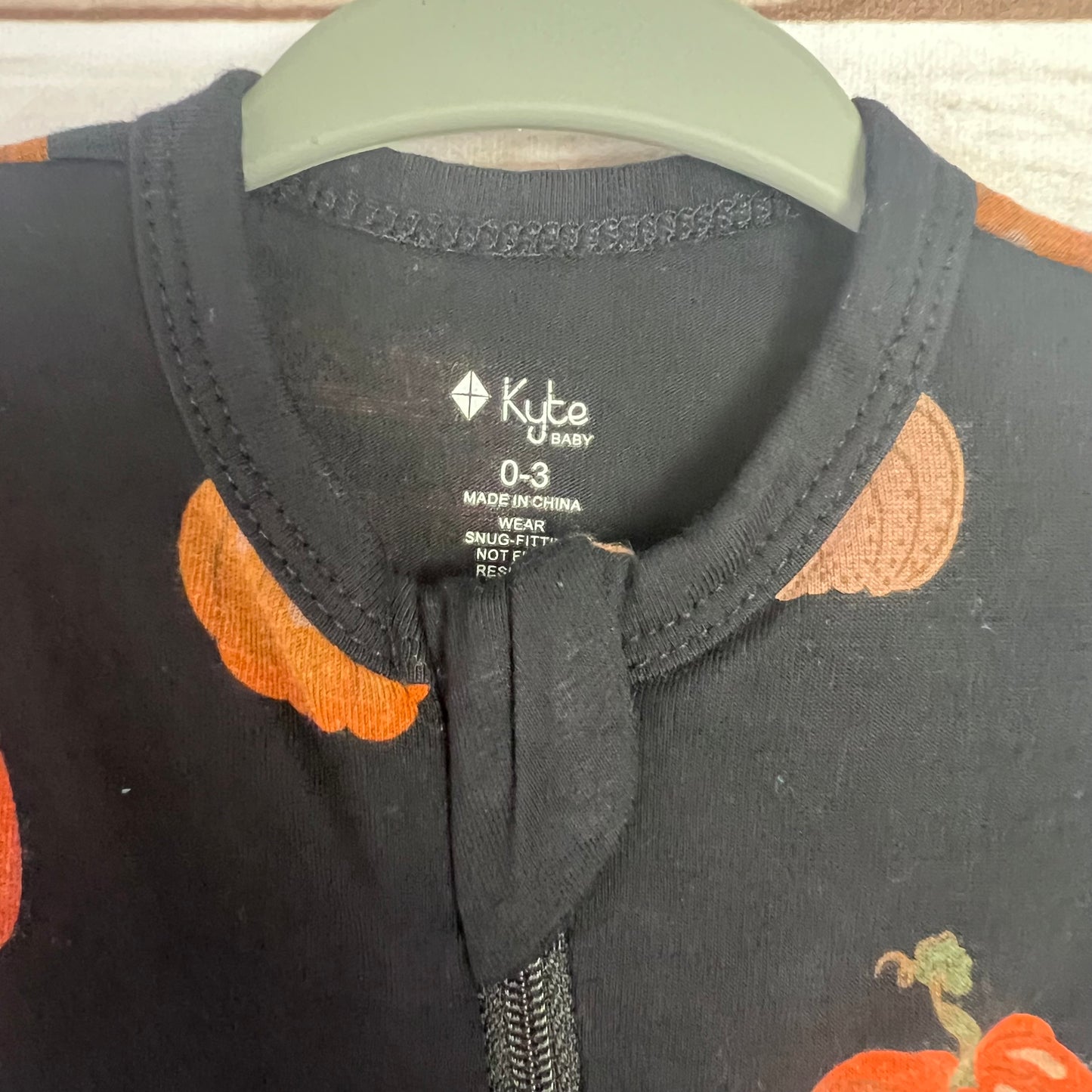 kyte baby midnight pumpkin zippered footie 0-3M