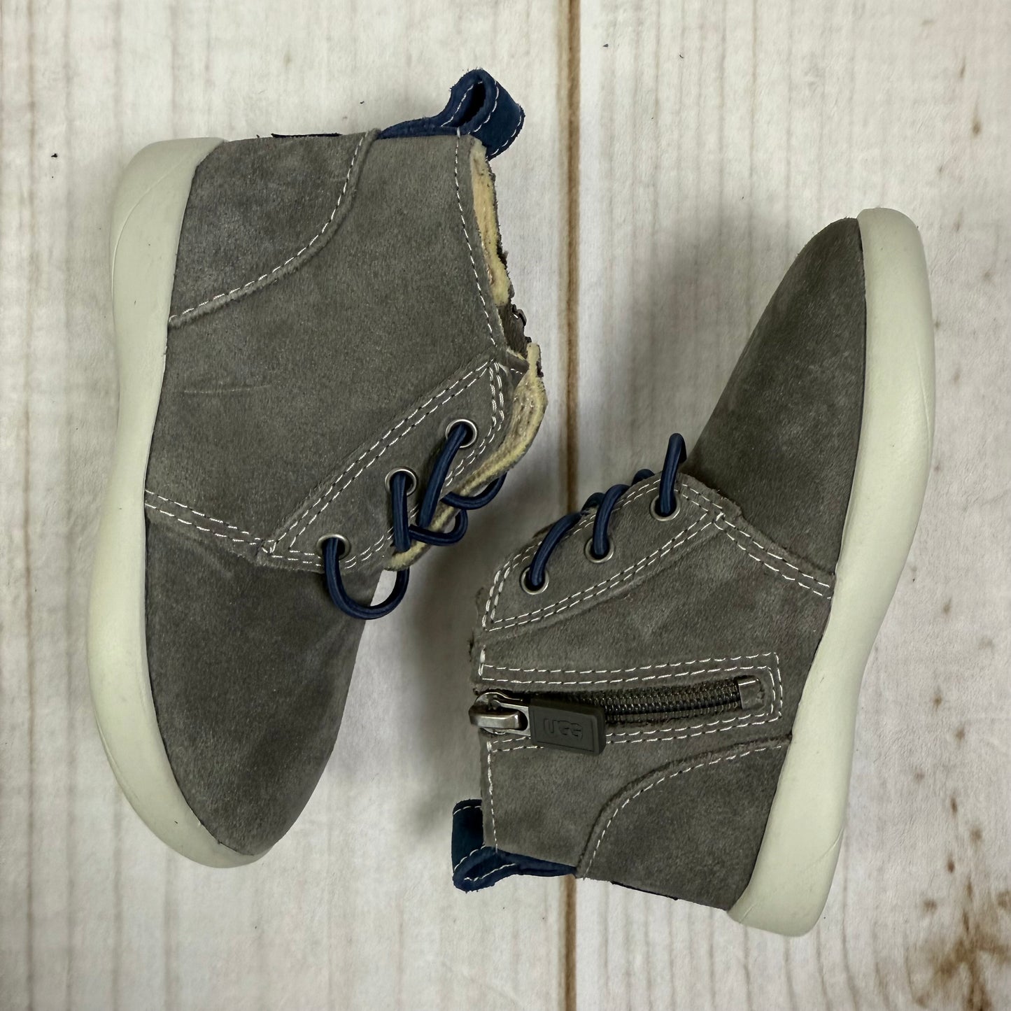 ugg kristjan chukka bootie 7C