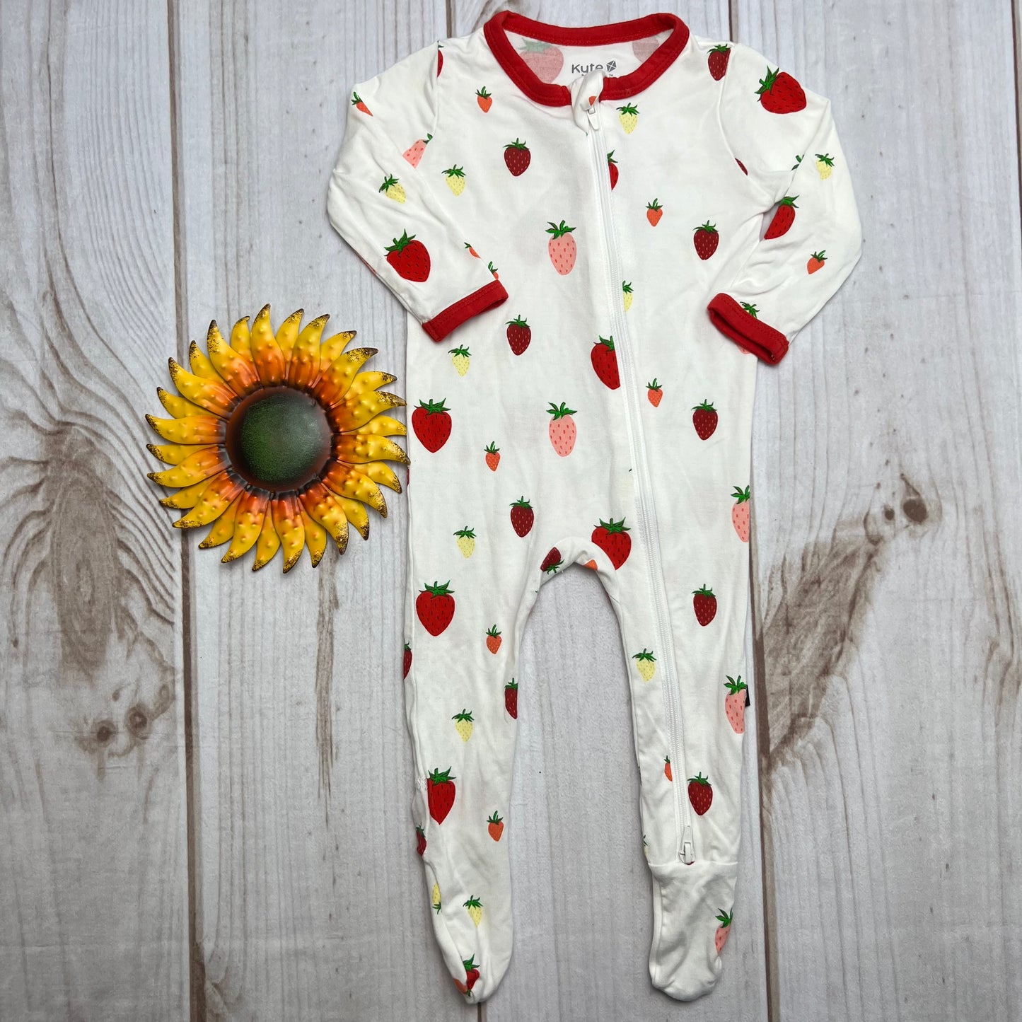 kyte baby strawberry footie 3-6M