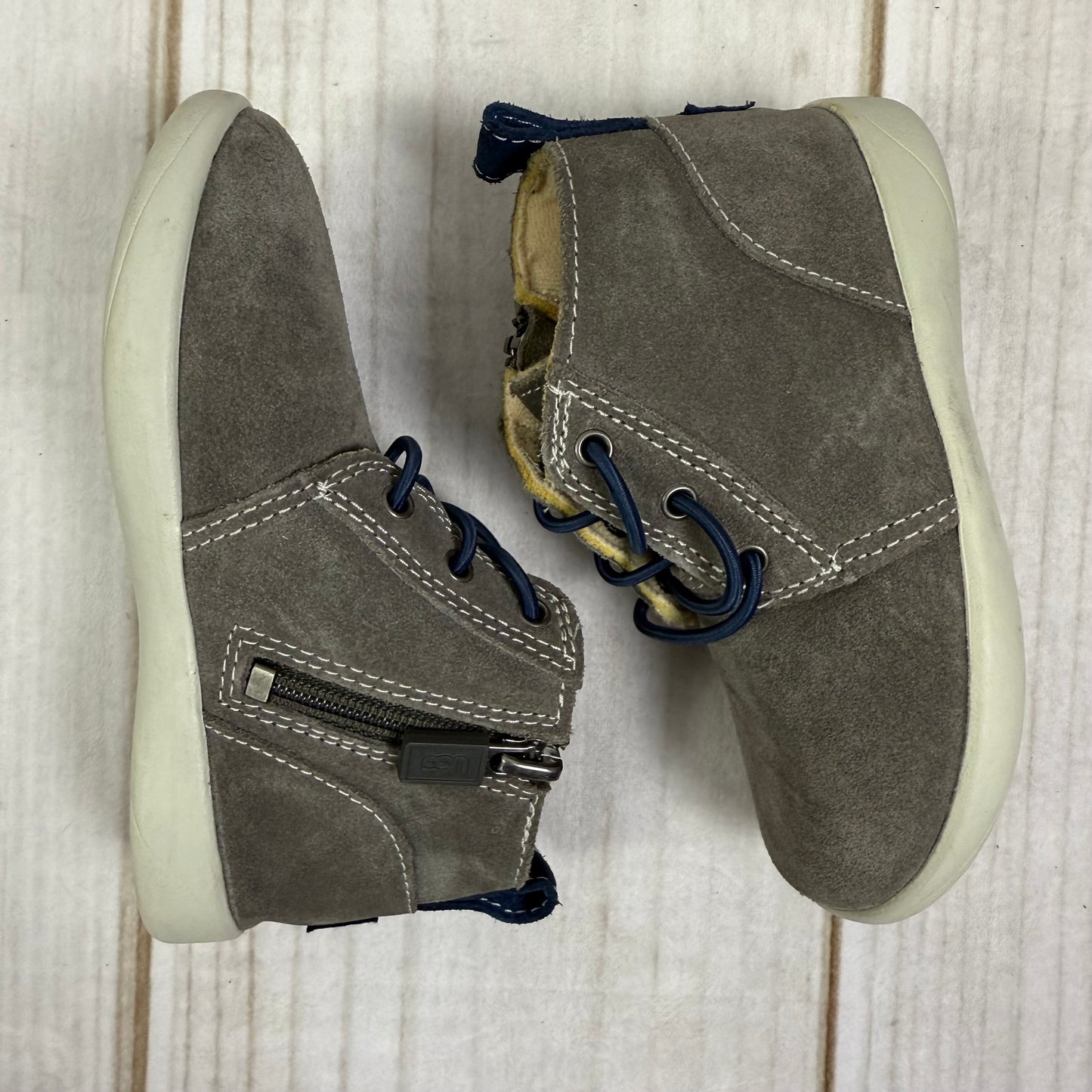 ugg kristjan chukka bootie 8C