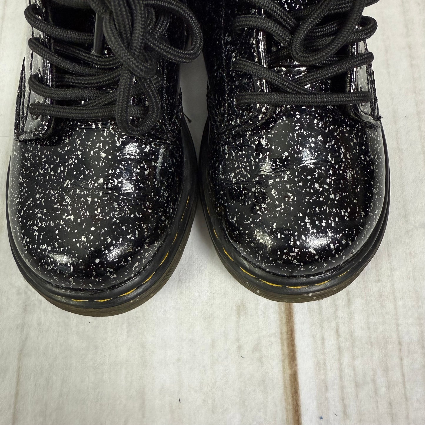 dr. martens 1460 glitter ankle boot 8C