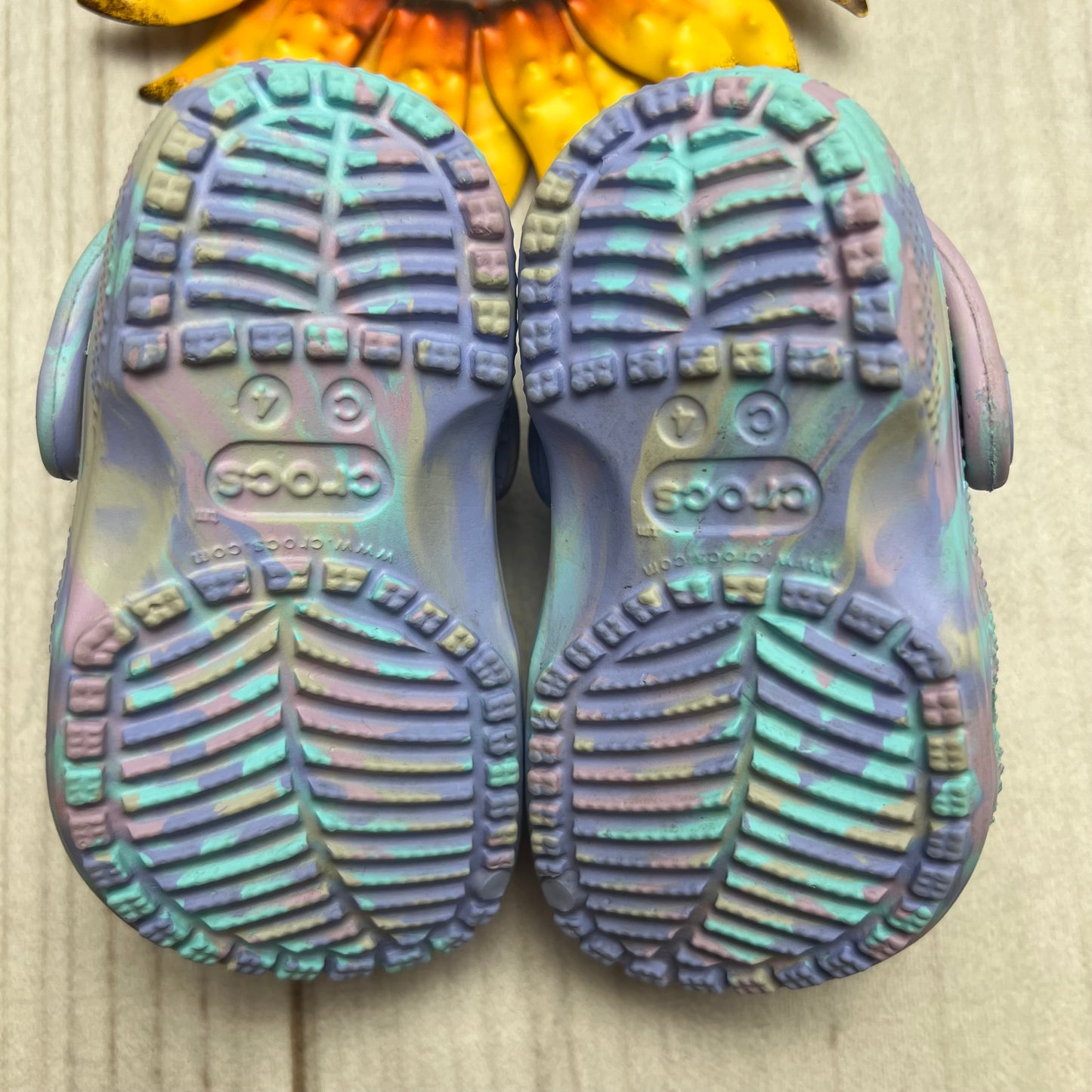 crocs tie dye 4C