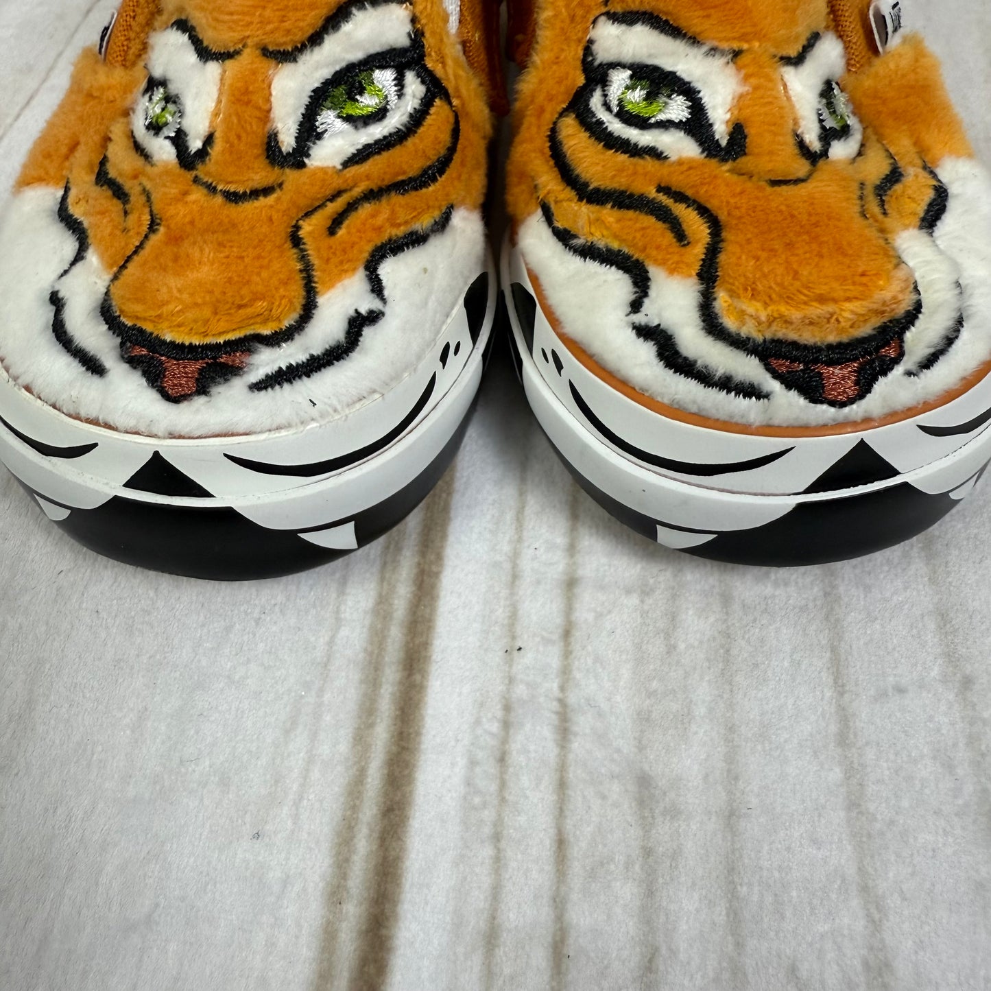 vans x project cat tiger slip on shoes 4C