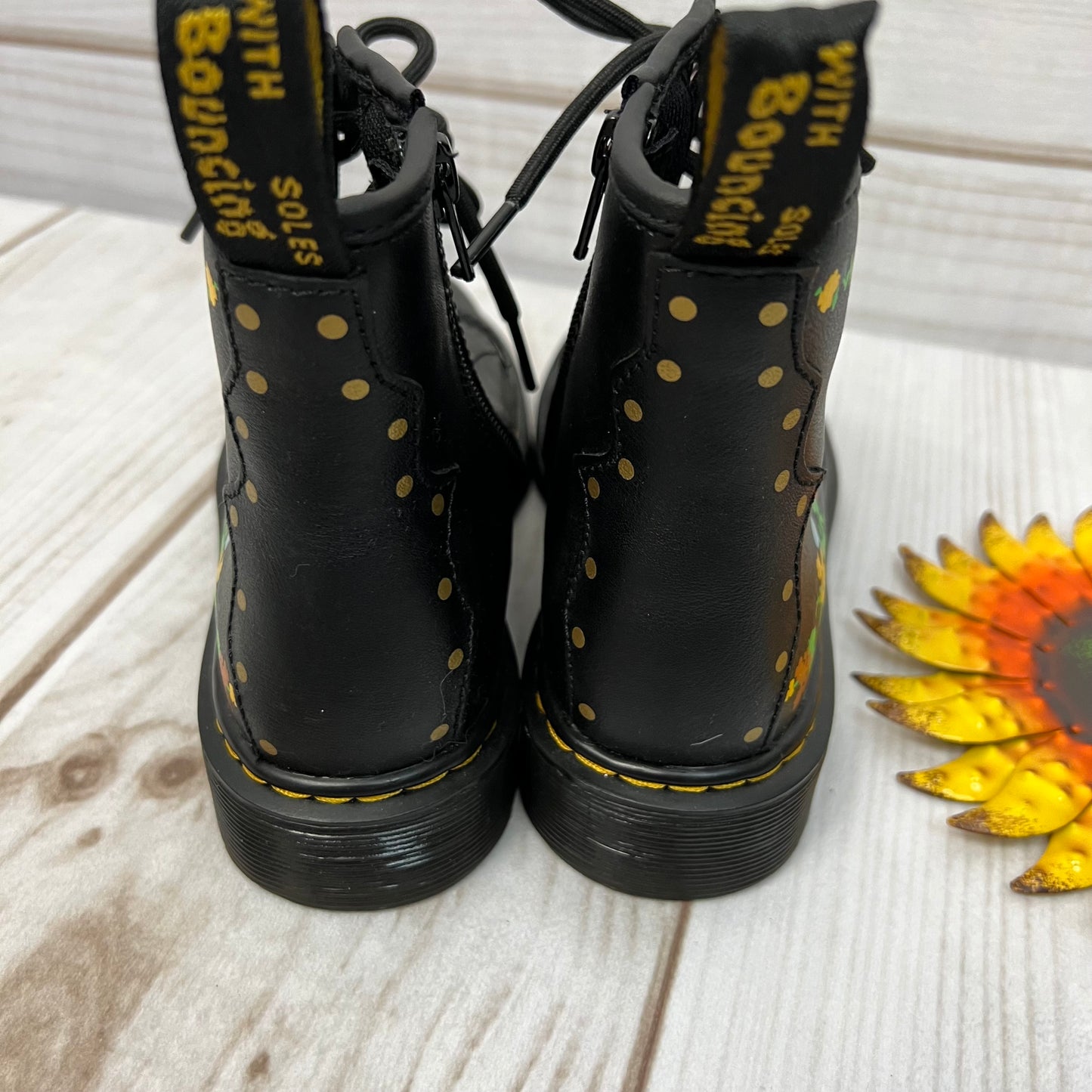 dr. martens junior 1460 flower boots 1Y