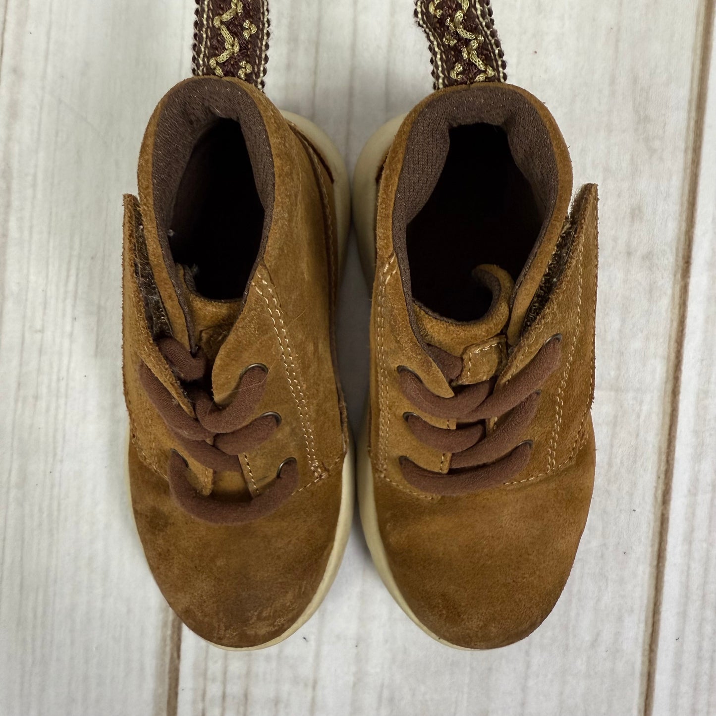 ugg canoe chukka shoes 8C