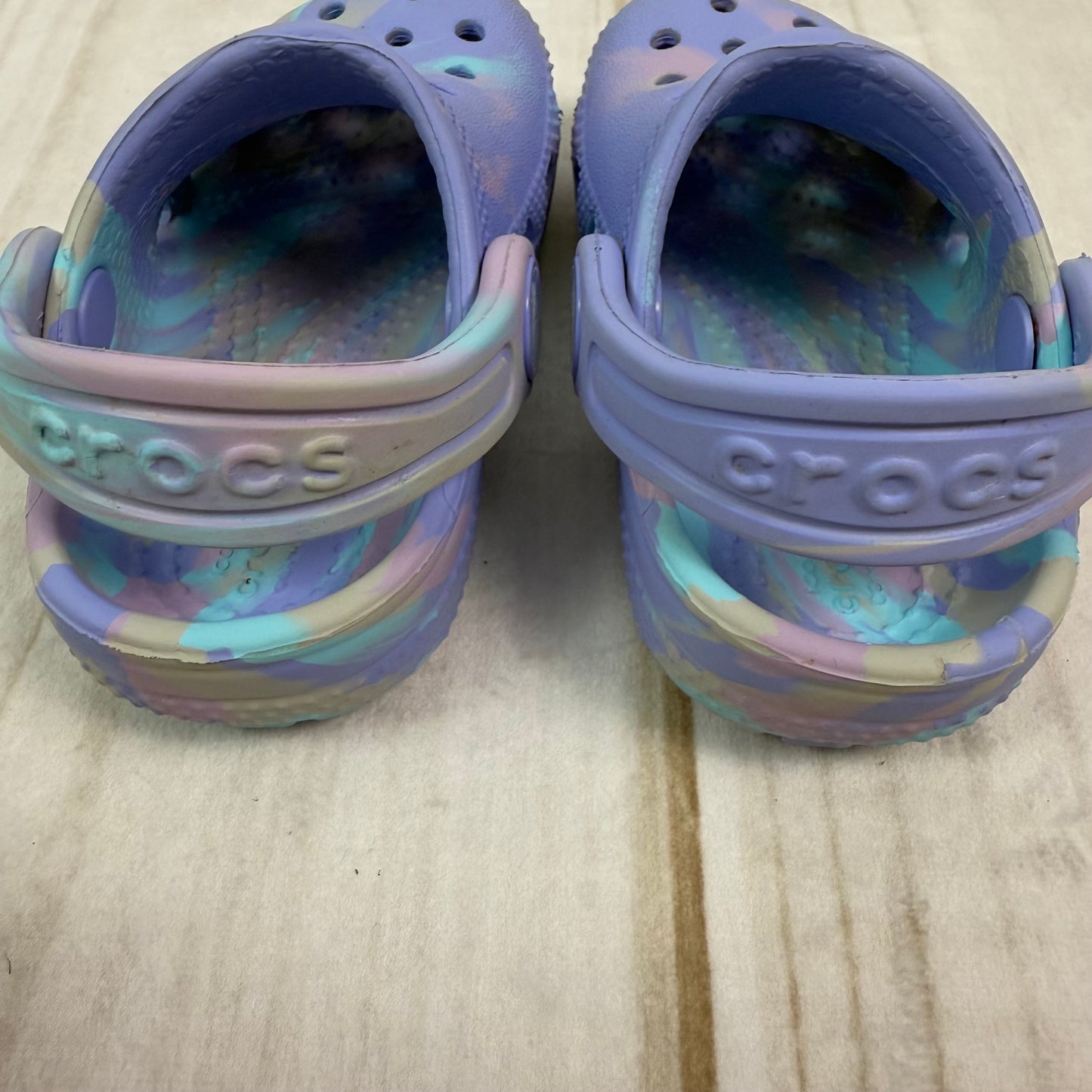 crocs tie dye 4C