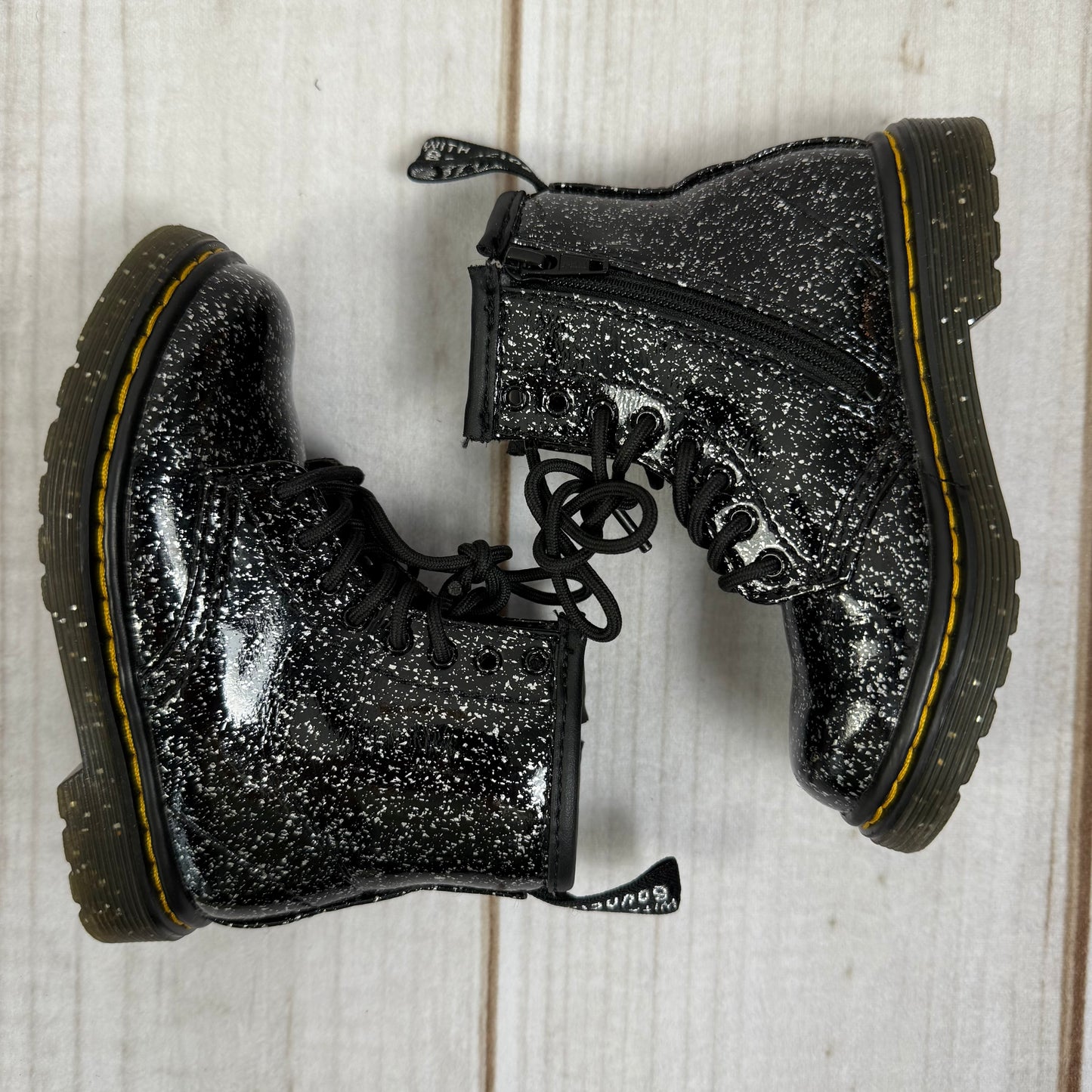 dr. martens 1460 glitter ankle boot 8C