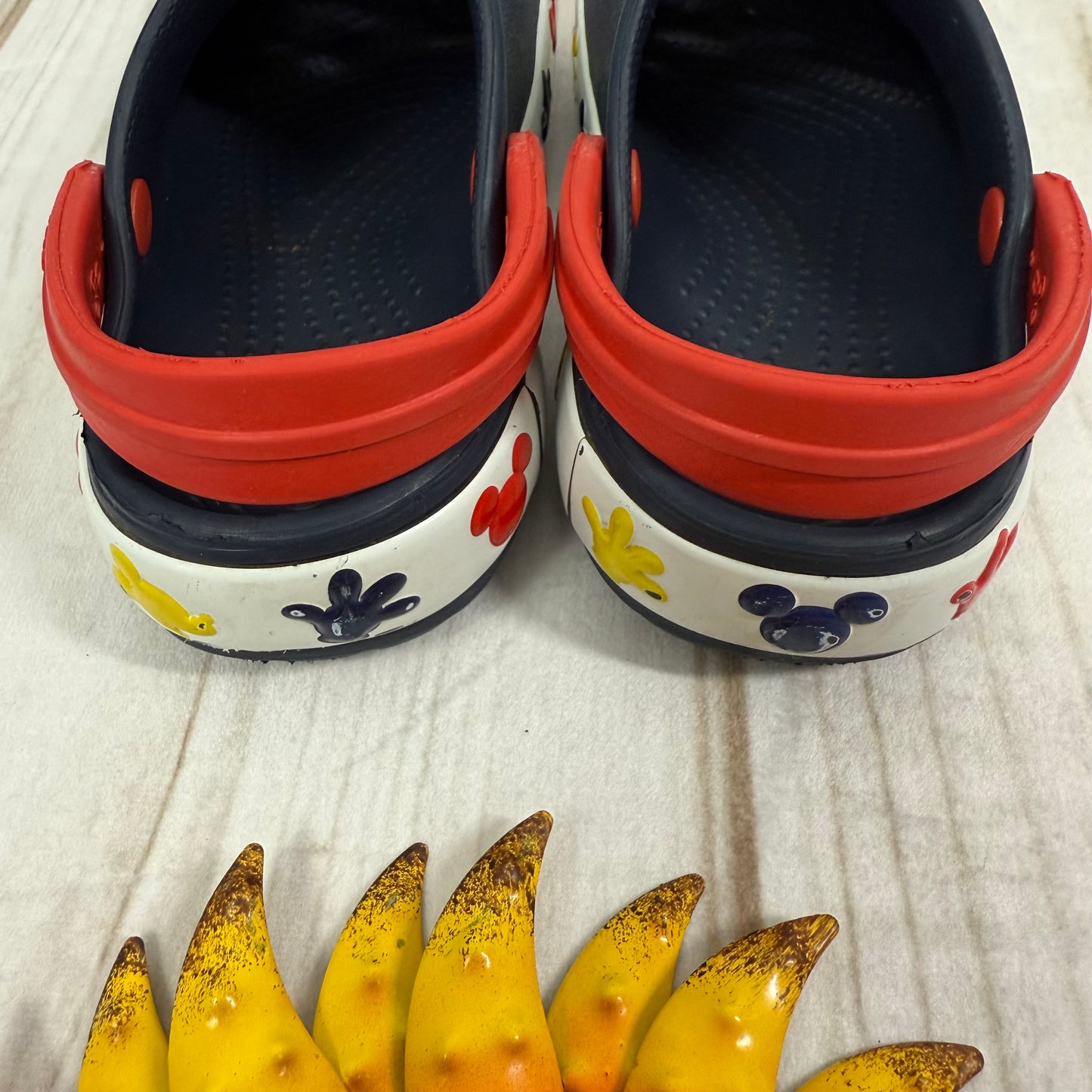 mickey mouse crocs 9C