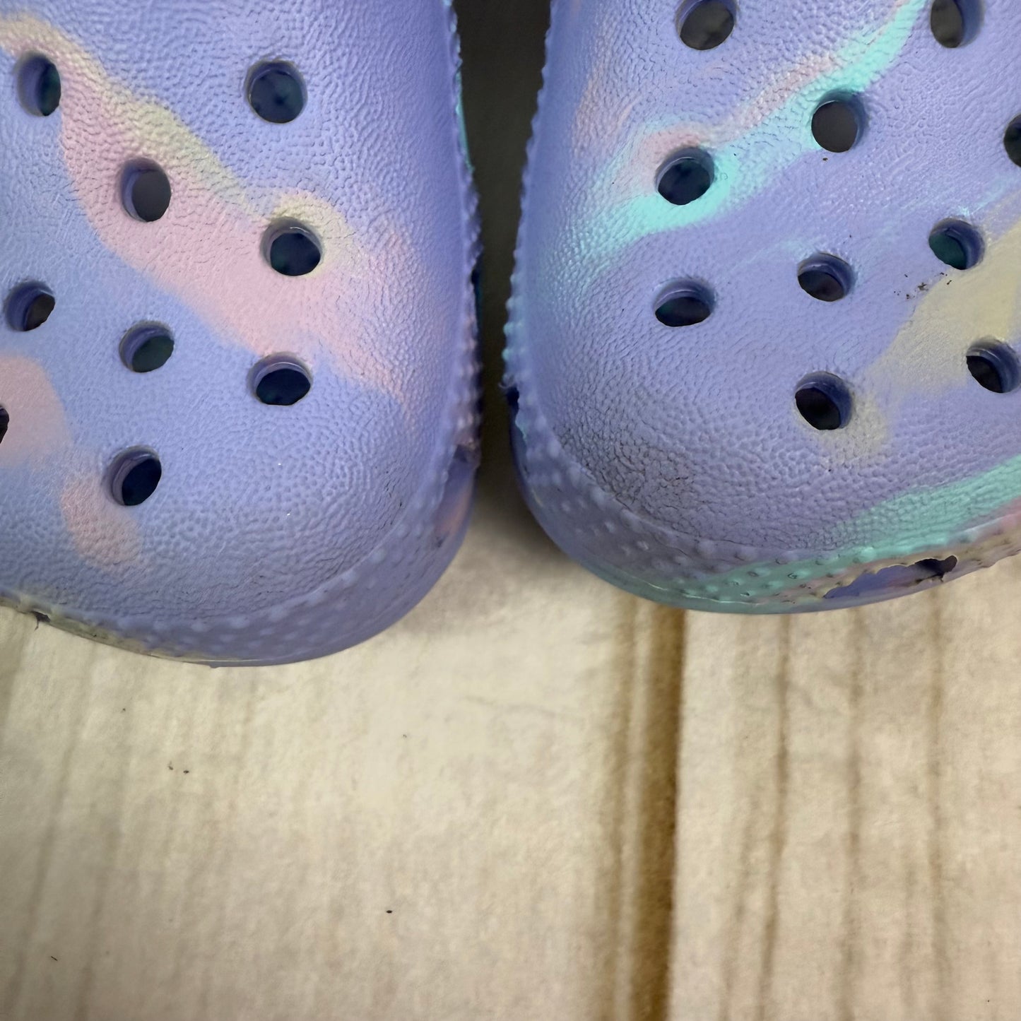 crocs tie dye 4C