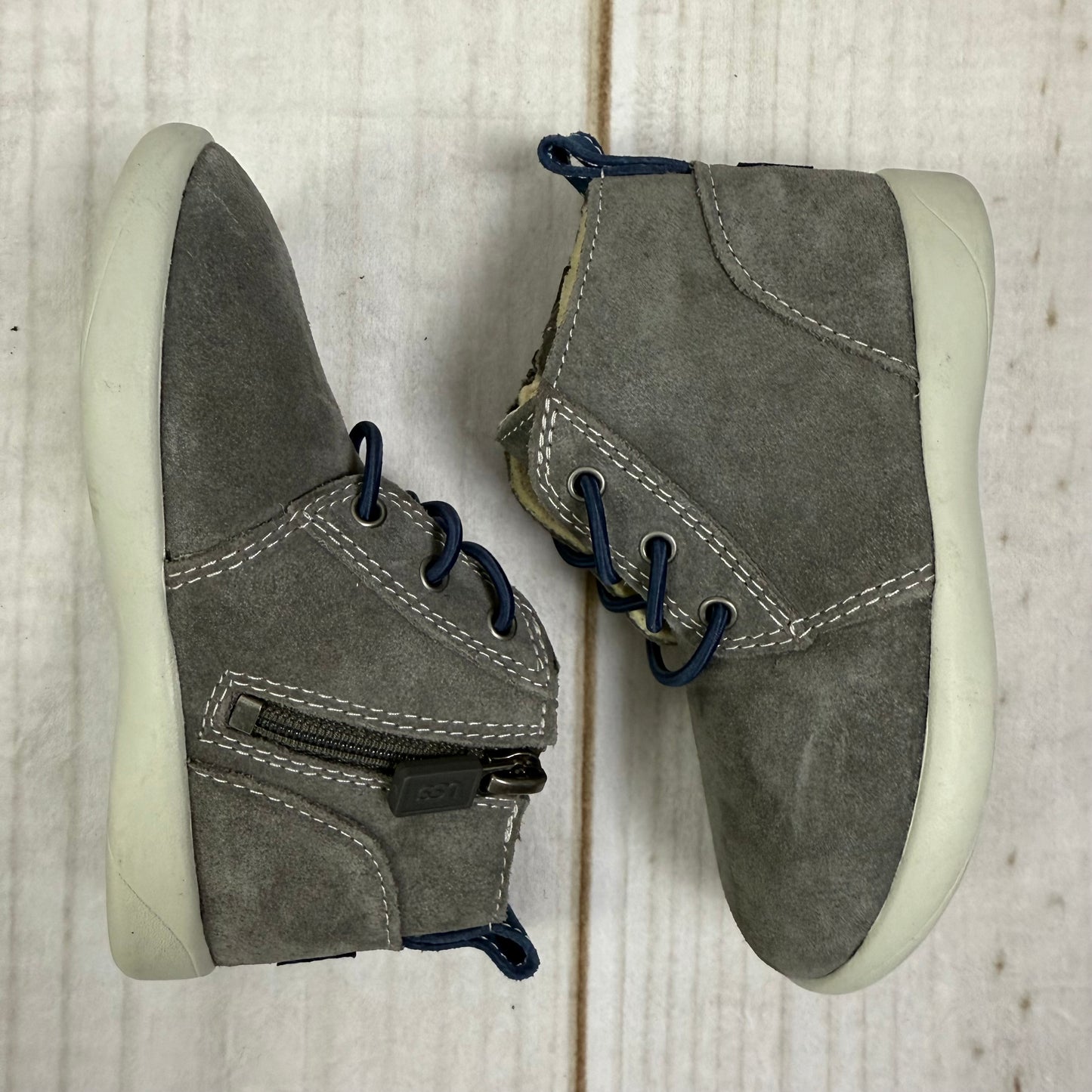 ugg kristjan chukka bootie 7C