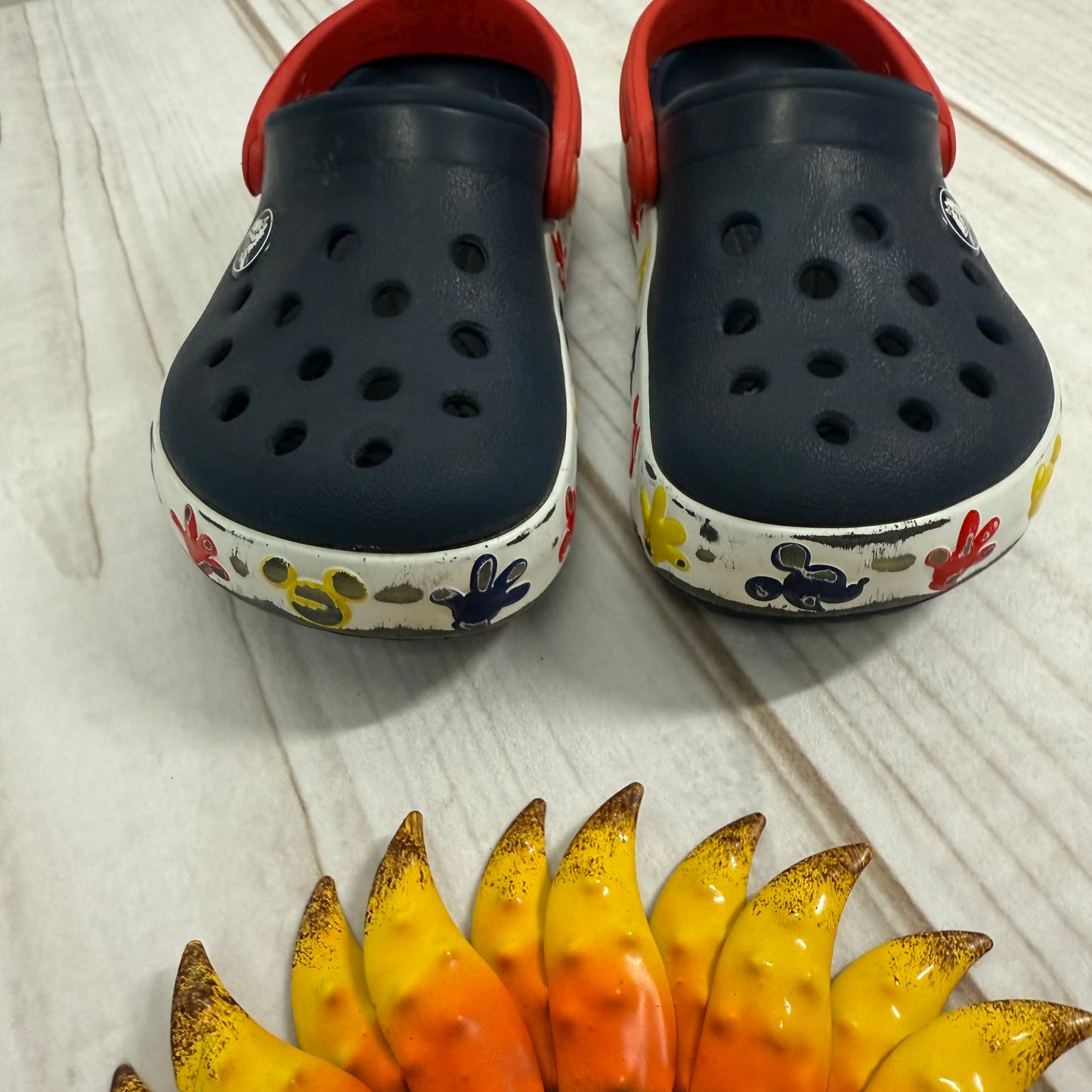 mickey mouse crocs 9C