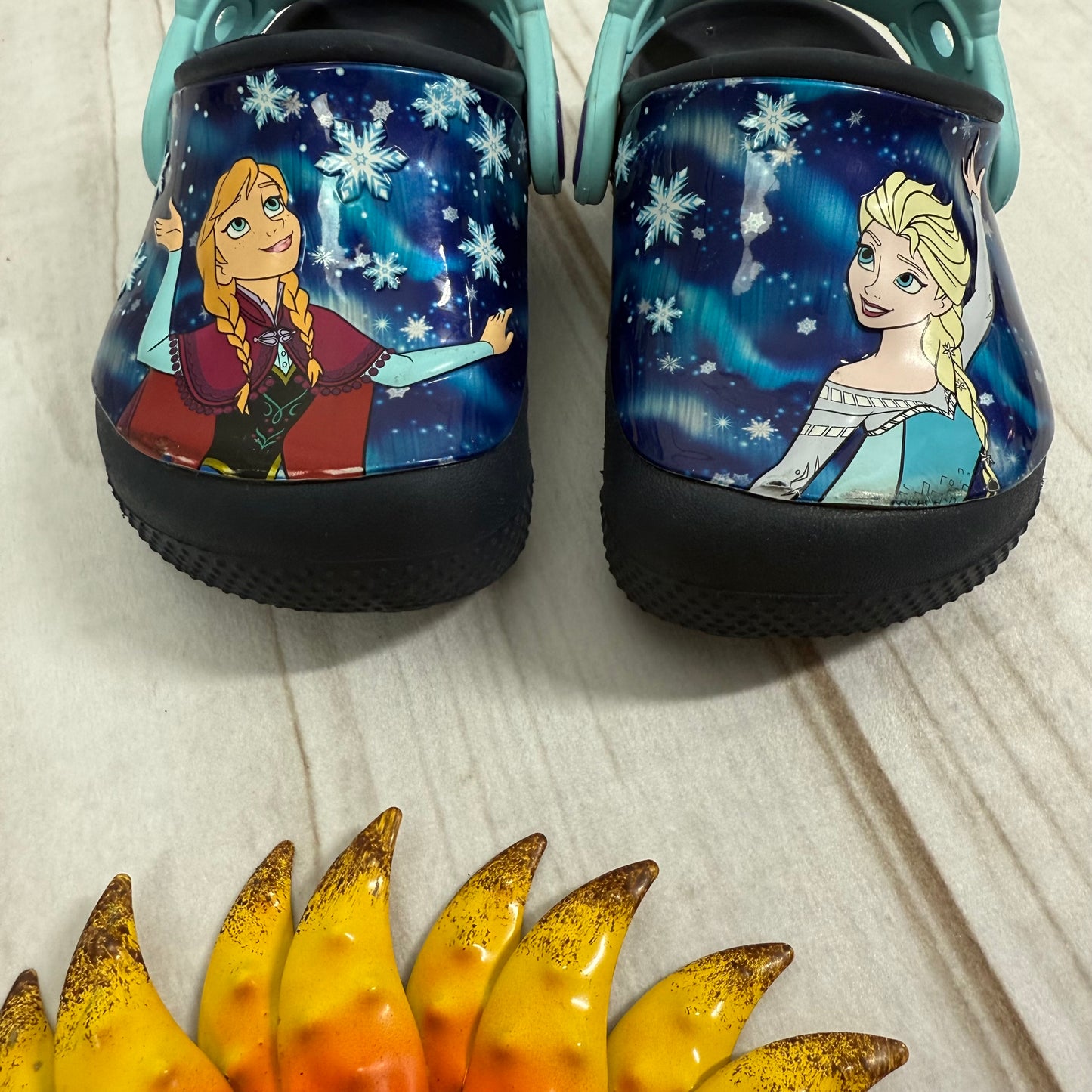 crocs funlab disney frozen clogs 4C