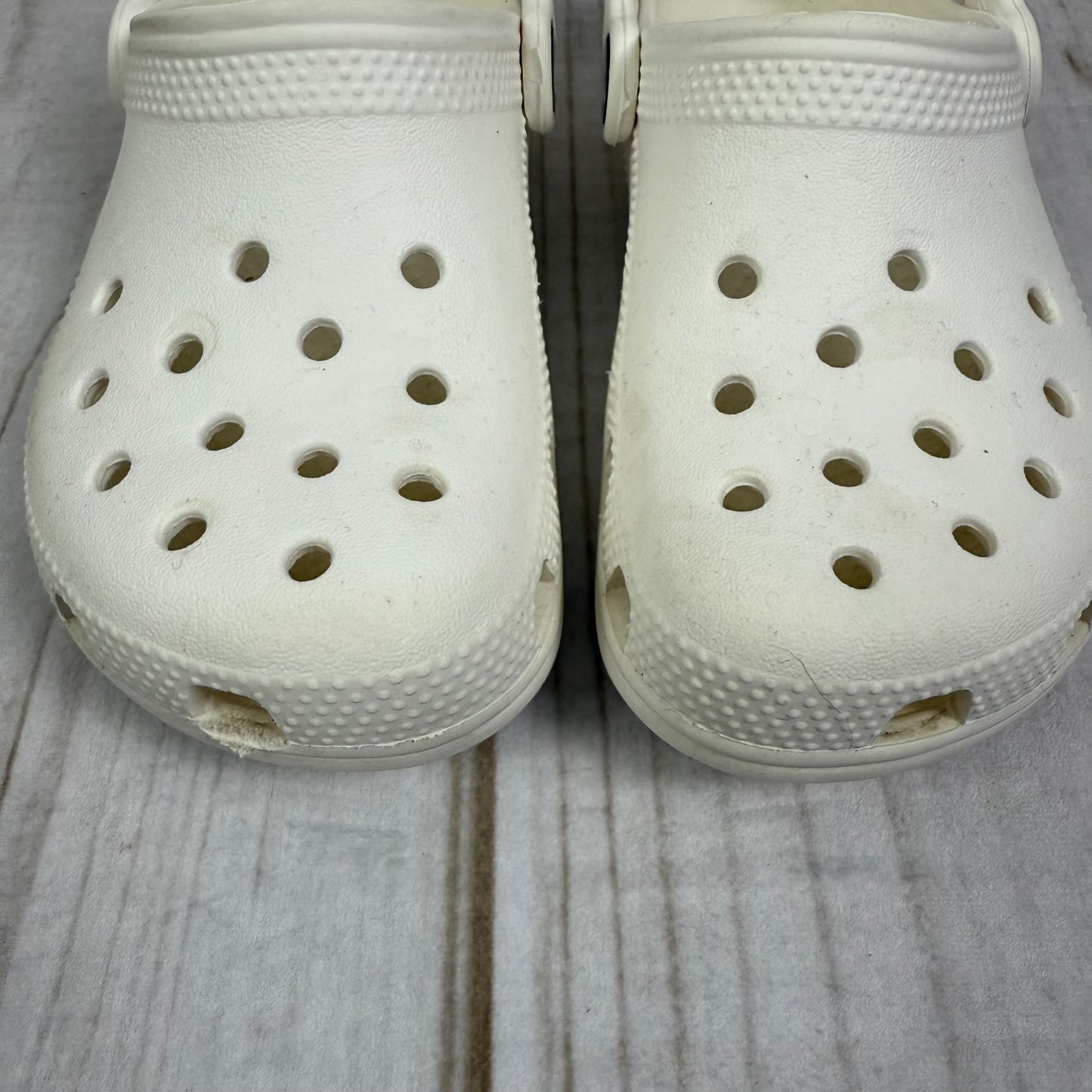 classic crocs 11C