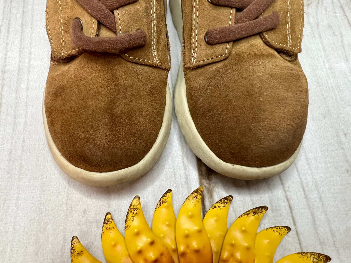 ugg canoe chukka shoes 8C - The Sunflower Baby Shop