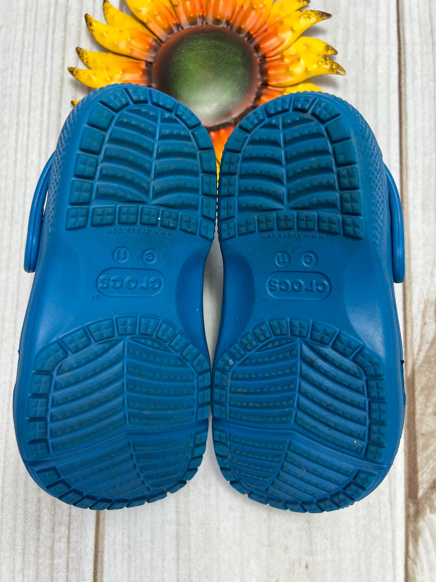 classic crocs 11C