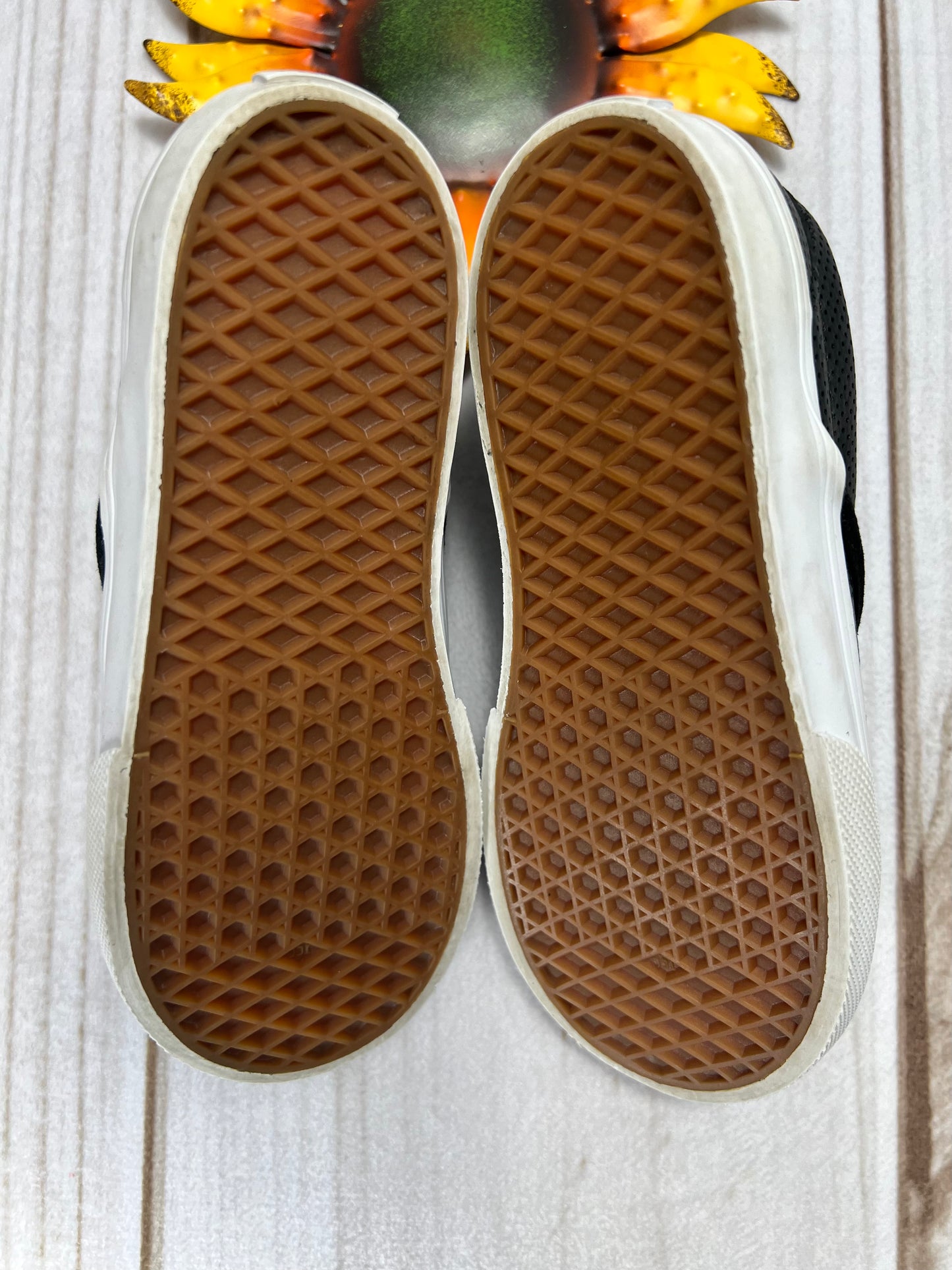 vans slip on v perf leather 9.5C