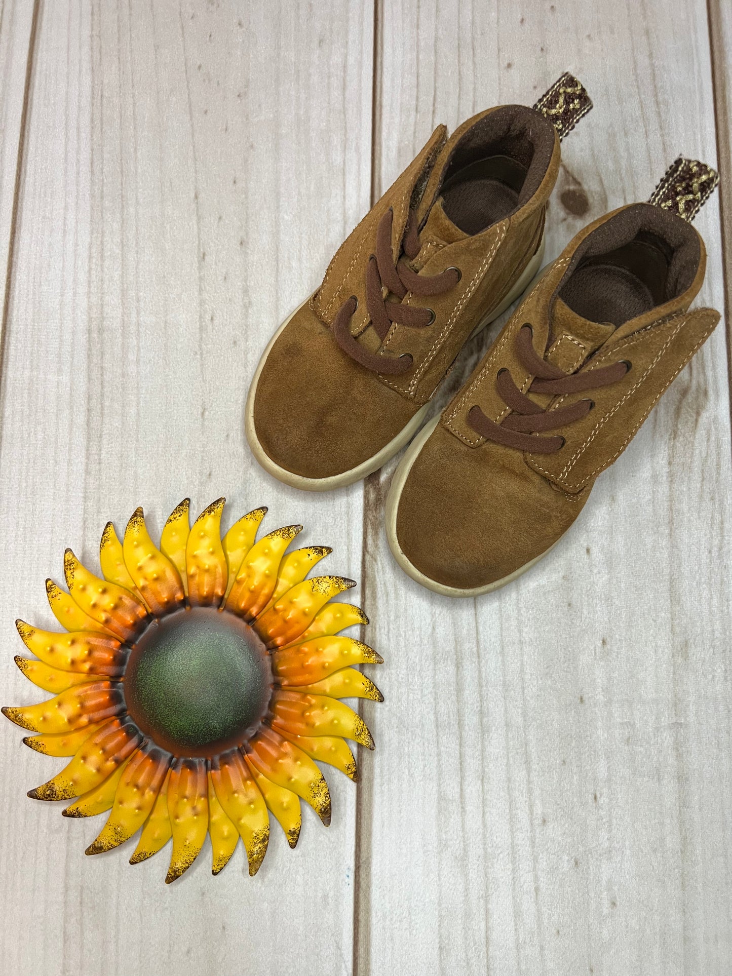 ugg canoe chukka shoes 8C - The Sunflower Baby Shop