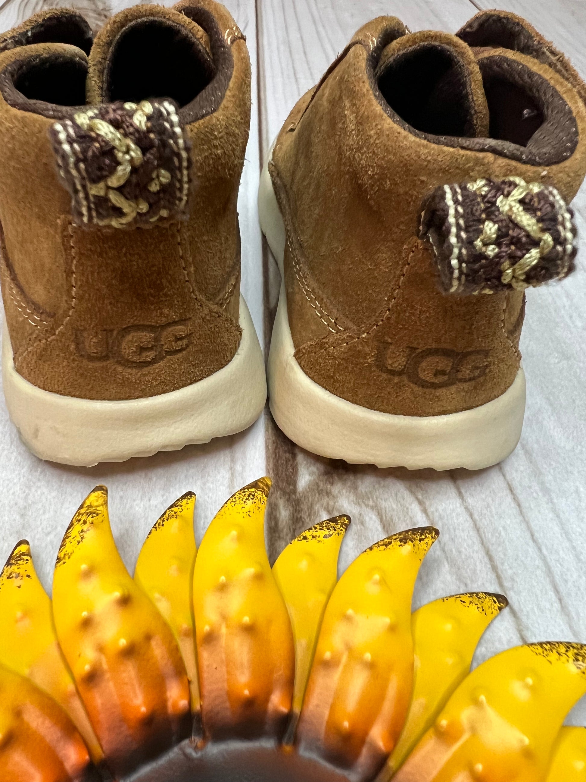 ugg canoe chukka shoes 8C - The Sunflower Baby Shop