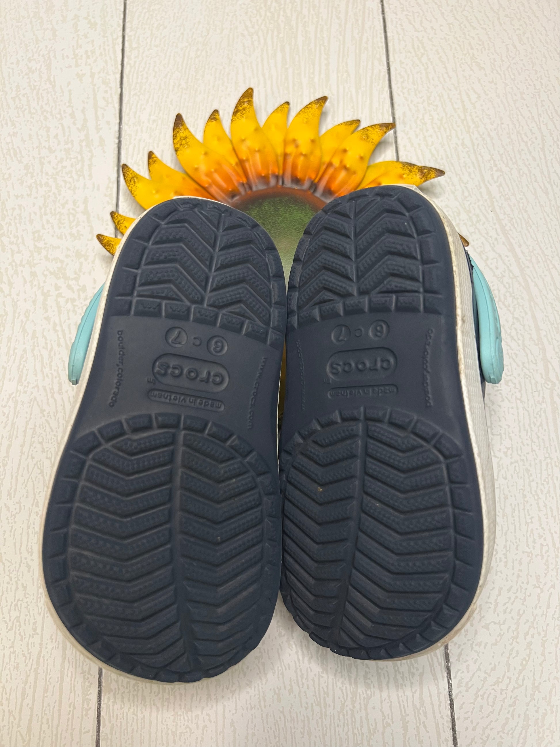 Crocs size 6 c 7 sales