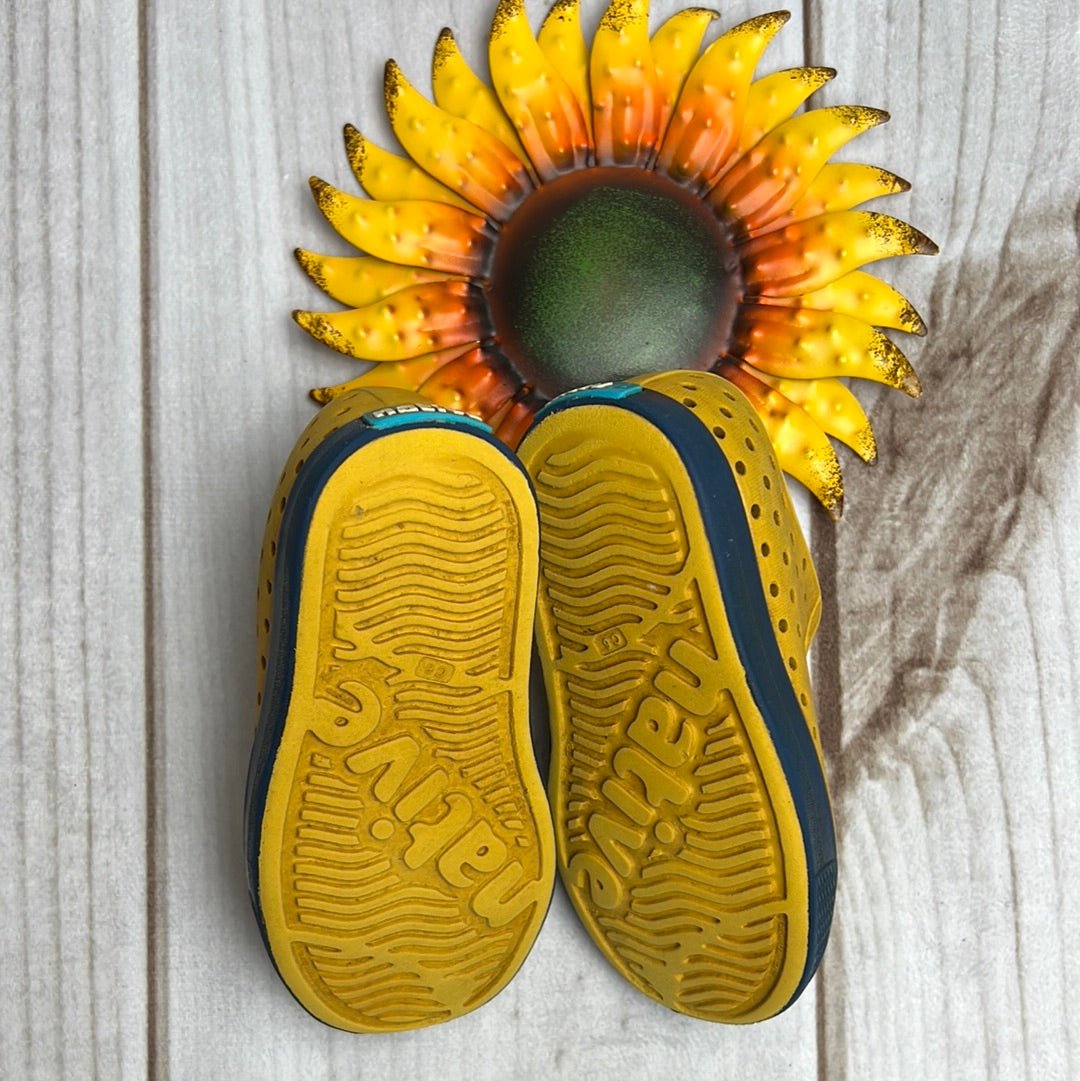 native jefferson shoes 6C - The Sunflower Baby Shop