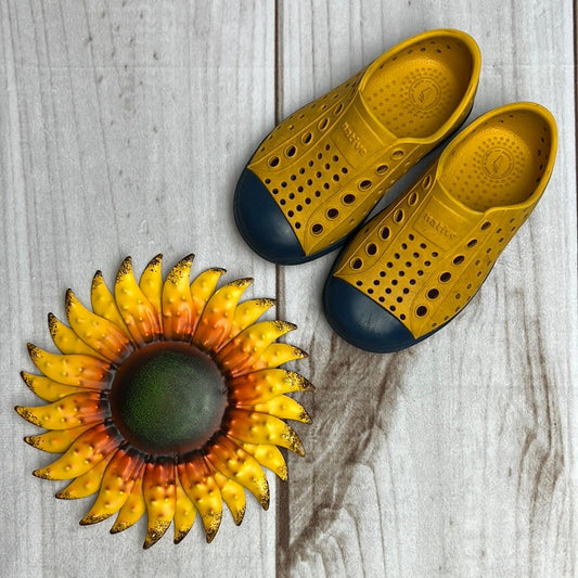 native jefferson shoes 6C - The Sunflower Baby Shop