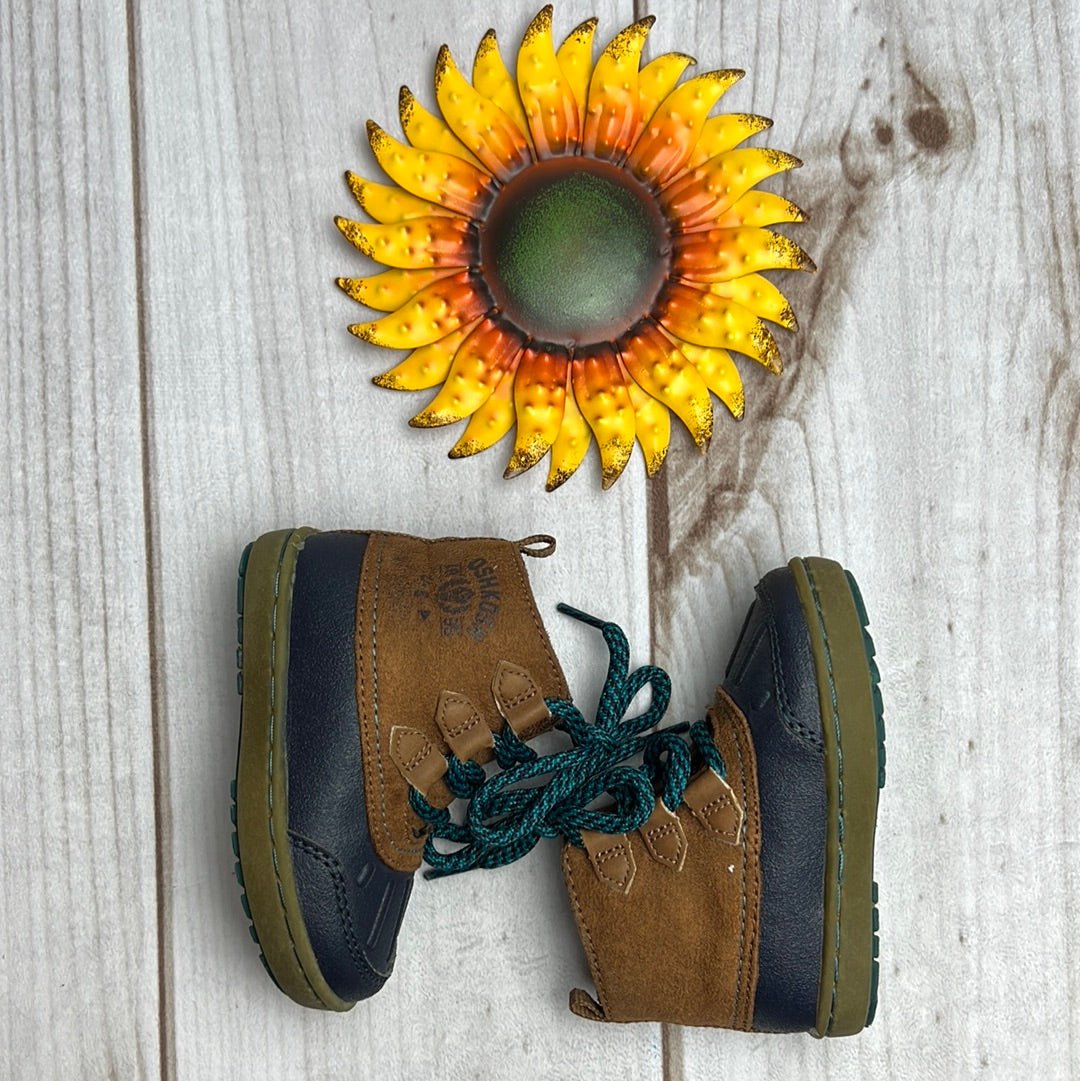 oshkosh duck boots 5C - The Sunflower Baby Shop