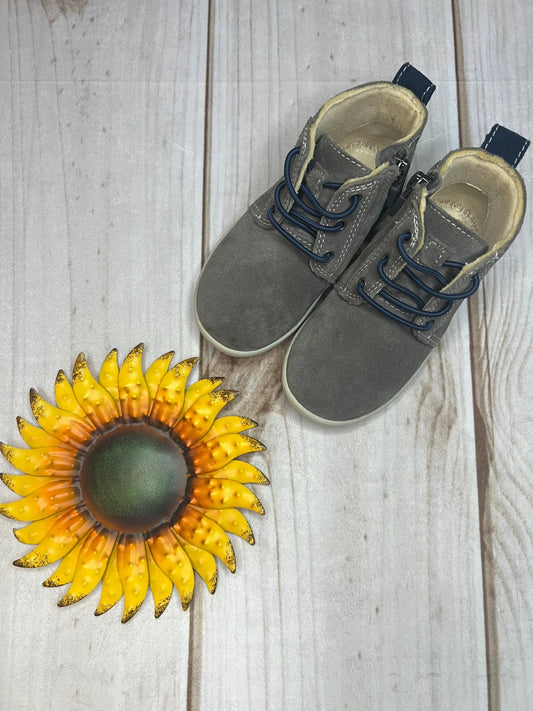 ugg kristjan chukka bootie 8C - The Sunflower Baby Shop